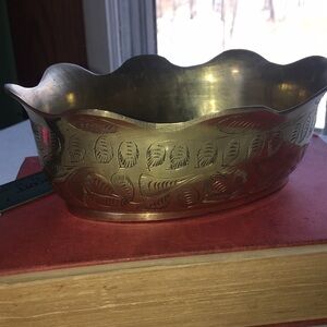 Vintage brass fluted/embossed decorative bowl